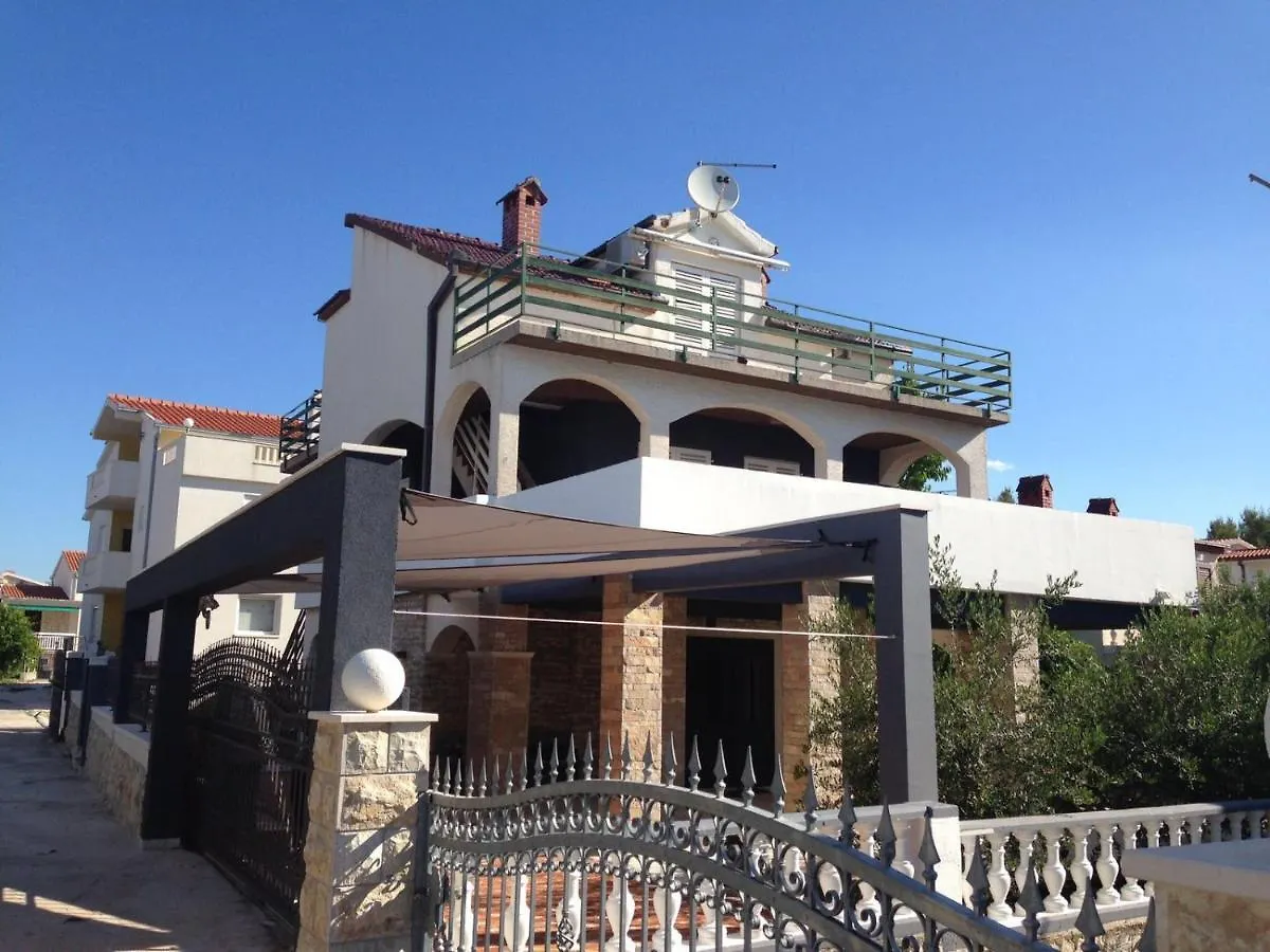 Villa Vilma 特罗吉尔